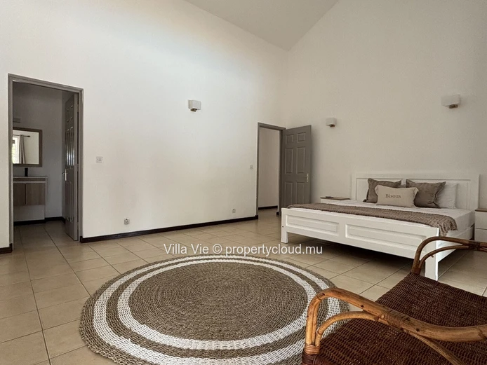 Roches Noires - 3-bedroom family home with swimming pool