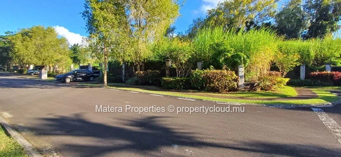 For sale - Residential Land of 1 082 m² in Emerald Park Gated Community in Trianon at MUR