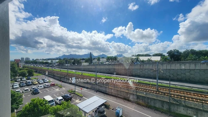 Bureau moderne de 292 m² à Phoenix, avec 6 places de parking, ascenseur privé, groupe électrogène, parking sécurisé e...
