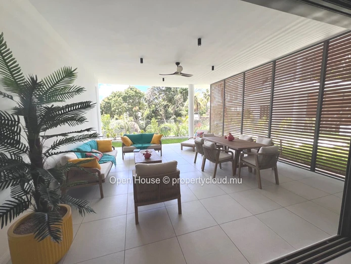 Exclusivité Pointe aux Canonniers. Splendide RDJ dans immeuble neuf, 3 chambres en suite, plage à 100m piscine commune. (Mandat exclusif)