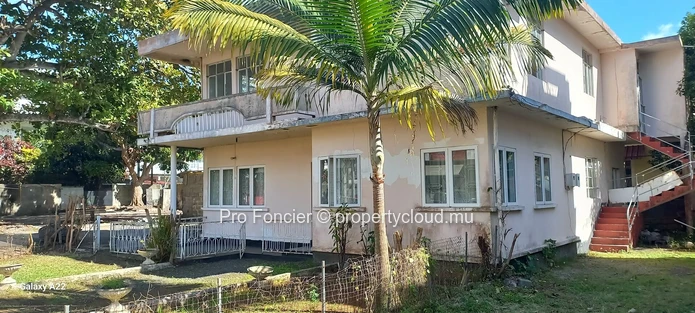 Plot of Land for sale in Quatre-Bornes - Great Commercial Investment