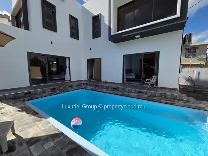 Charmante Villa 2 Chambres avec Piscine et Jardin