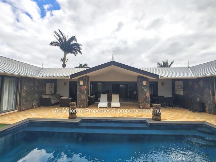 Magnifique villa 4 chambres avec piscine, jacuzzi et prestations haut de gamme – Cascavelle
