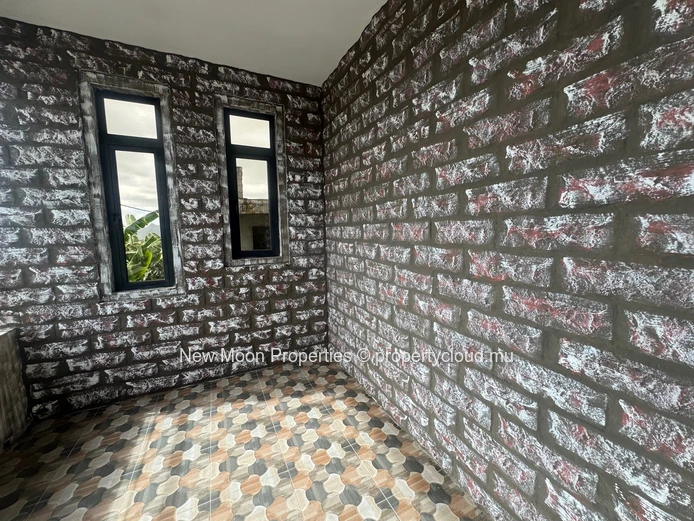 3bedroom apartment for rent on main road
