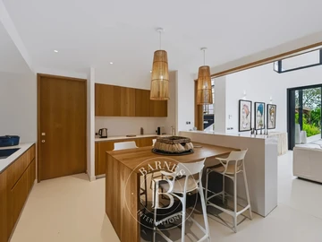5 Bedroom Villa