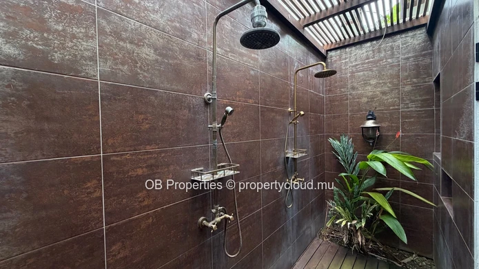 Prestigious 5-Bedroom Villa for Rent in Forêt Daruty