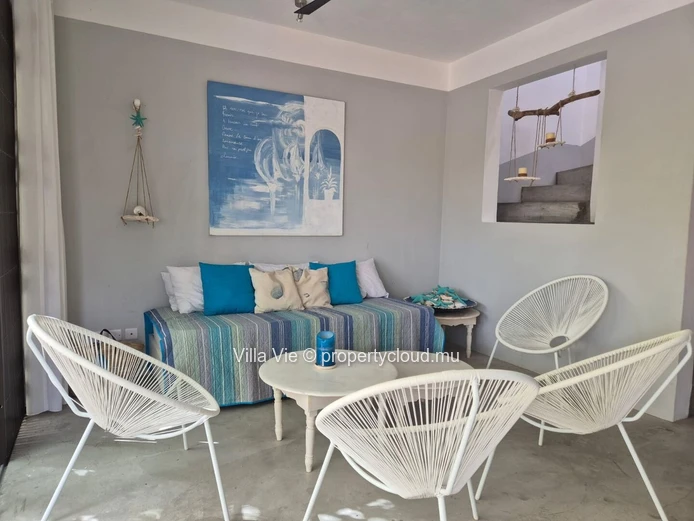 Belle Mare - 4-bedroom duplex with sea access (Sole Mandate)