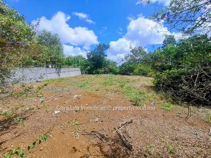 Terrain résidentiel à vendre de 862m² à Trianon, emplacement privilégié