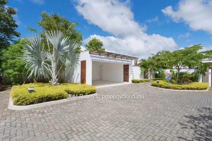 Villa Meublée avec Piscine à Vendre à Grand Baie, Île Maurice