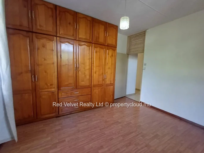 Maison familiale de 6 chambres à vendre à Quatre Bornes | Spacieuse demeure sur deux niveaux