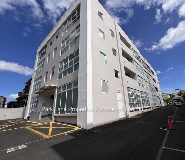 Spacious 371 m² Office or call center space in Ebene with stunning mountain view