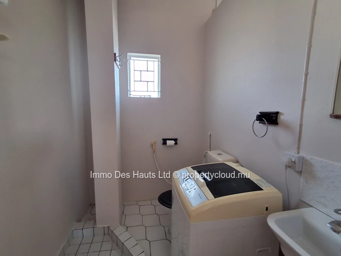 Space for rent long term Sodnac Quatre Bornes 