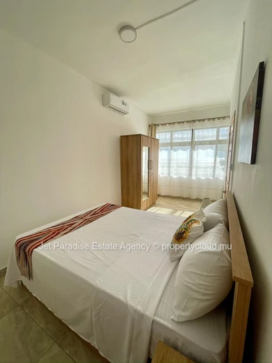 Appartement moderne de 2 chambres avec piscine