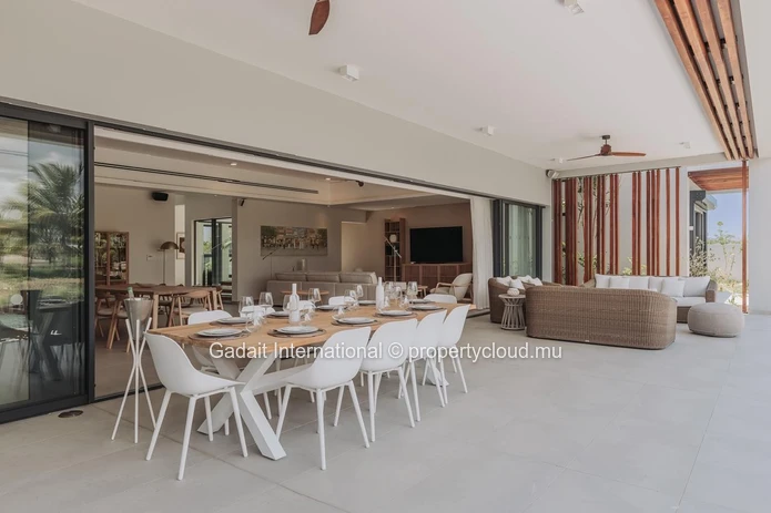 Villa de luxe à vendre à Mont Choisy Golf Estate, Île Maurice. Plus de 1 000 m² habitables, 6 chambres en suite, mais...