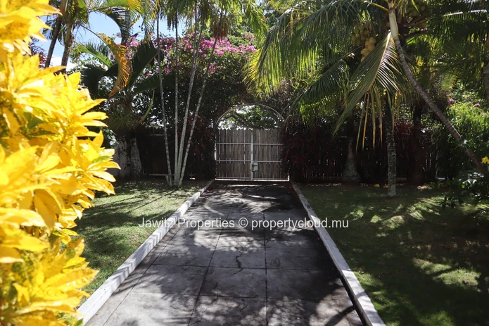 Beachfront Mauritian charm — two homes, one timeless address