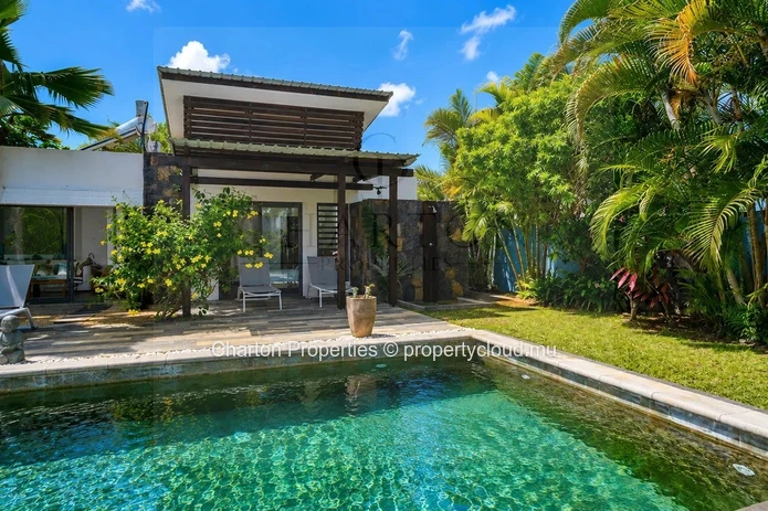 3 bedroom villa with private pool in a privileged residential environment