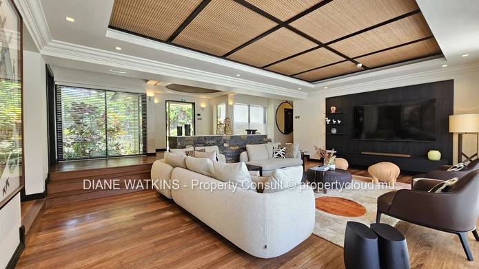 Contemporary Luxury Villa for Sale in Prestigious Golf Estate