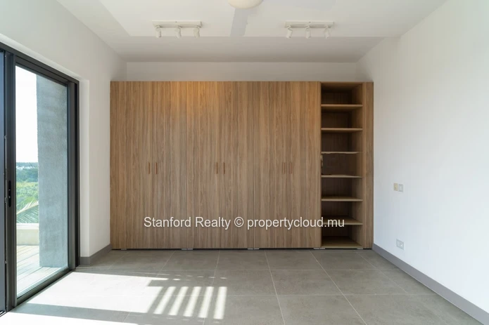 Luxury 3-Bedroom Penthouse with Private Plunge Pool & Sea View - St Antoine