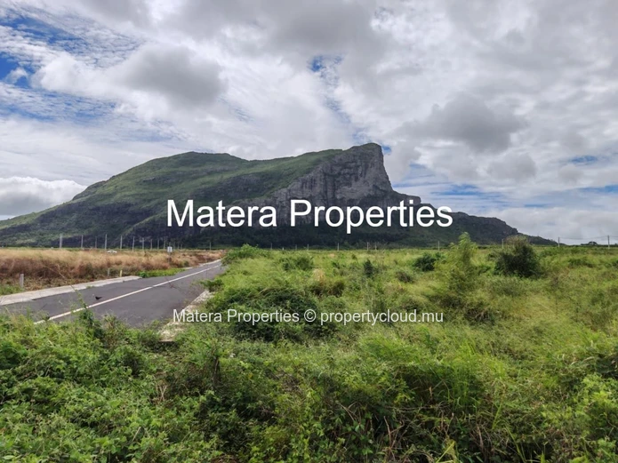 Terrain résidentiel de 345 m2 à vendre – Lotissement Pierrefonds non sécurisé (Non Gated)