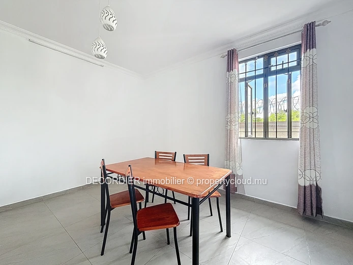 Belle villa moderne de 230 m² à Pereybere – Résidence sécurisée avec piscine (Mandat exclusif)