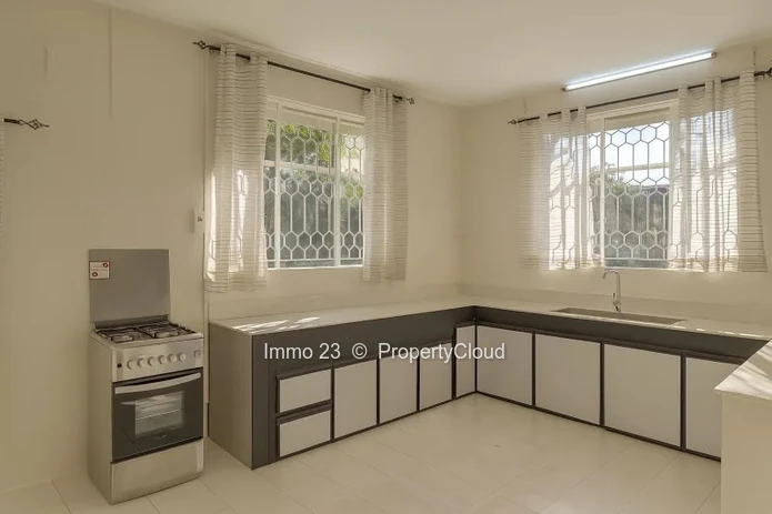 Houses / Villas - 4 bedrooms - Curepipe