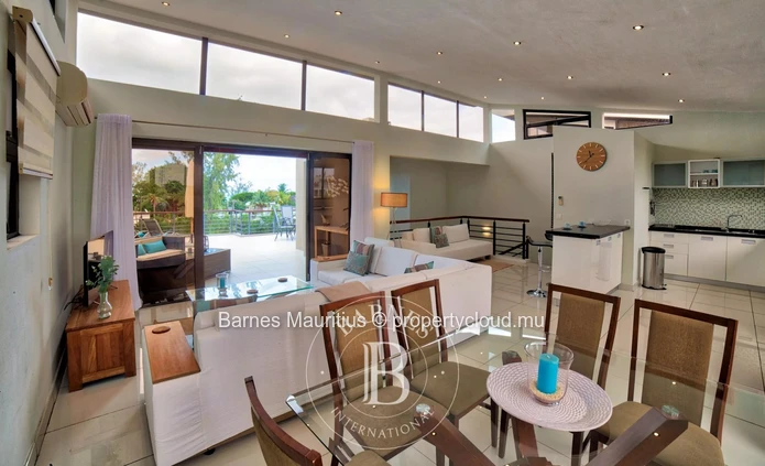 BLACK RIVER - 4 bedrooms sea view penthouse