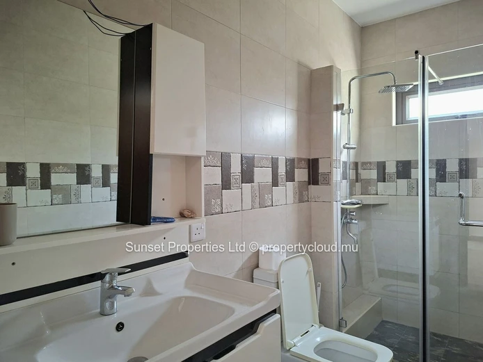 Duplex | 4 chambres | Quartier Résidentiel