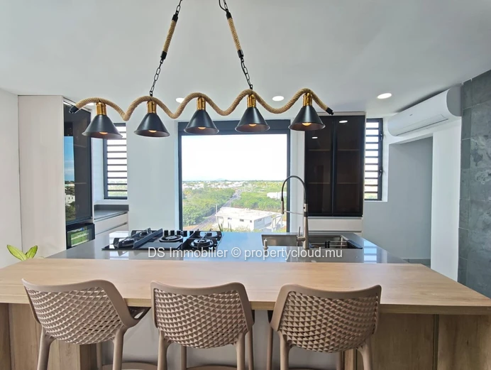 Penthouse De 3 Chambres Avec Vue Mer À Louer À Pereybere - Nord