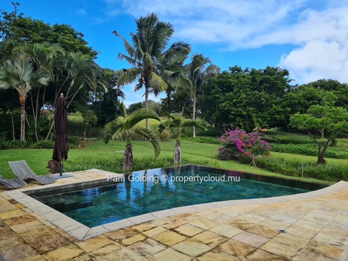 Elégante villa sur l'île avec un style de vie de villégiature à Villas Valriche.