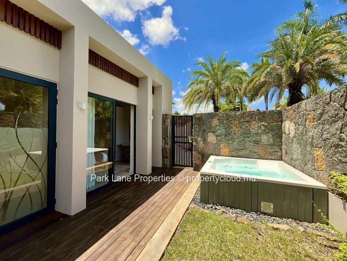 Luxueuse villa de golf contemporaine en vente meublée au sein de Heritage Villas Valriche