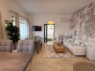 6 Bedroom Villa
