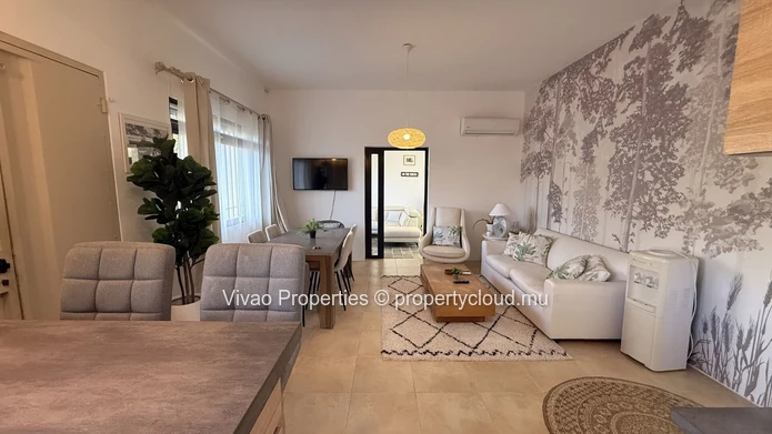 Maison principale spacieuse et élégante de 4 chambres meublée + maison d'amis de 2 chambres avec piscine privée à Per...