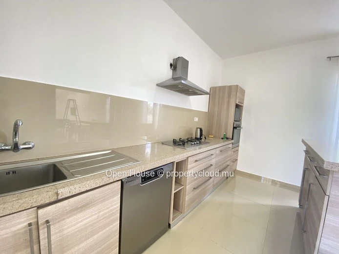 Villa meublée 3 chambres avec piscine à louer à Péreybère