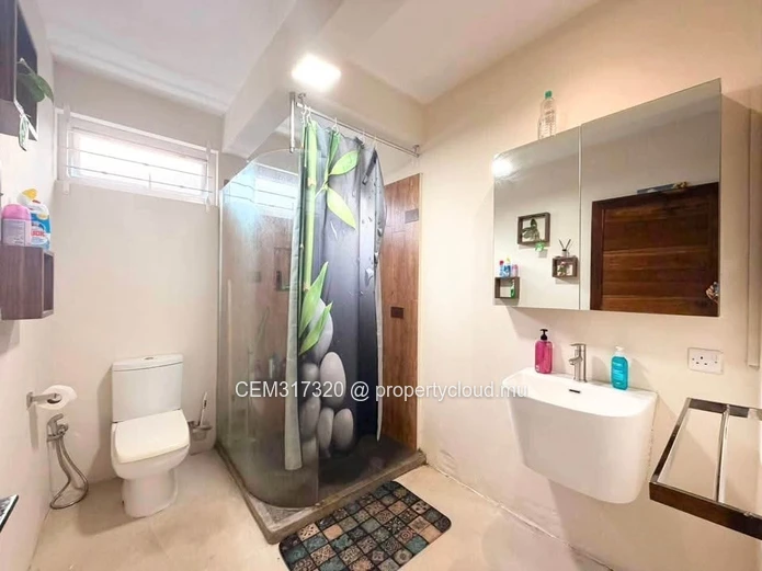 3 Bedrooms Furnished Apartment for Sale – La Louise, Quatre-Bornes 