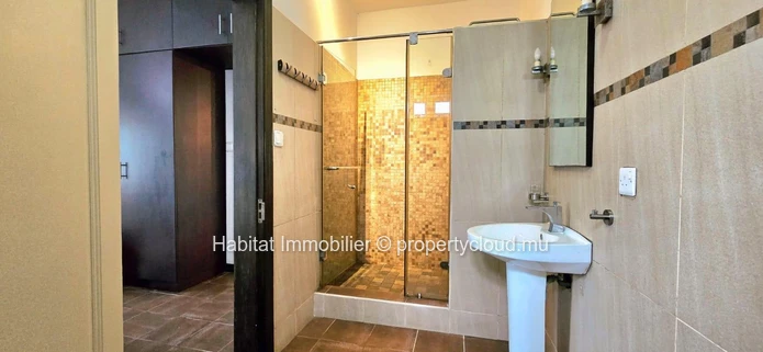 To rent: Apartment of 146 m² in Floréal