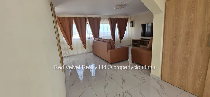 Penthouse de luxe 4 chambres avec vue sur l'océan et grande terrasse – Flic en Flac | Rs 80,000