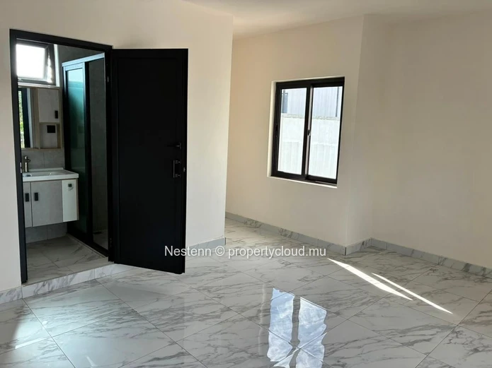 Villa moderne neuve avec 3 suites, piscine et grand jardin – Proche de Chemin Vingt Pieds, Péreybère 