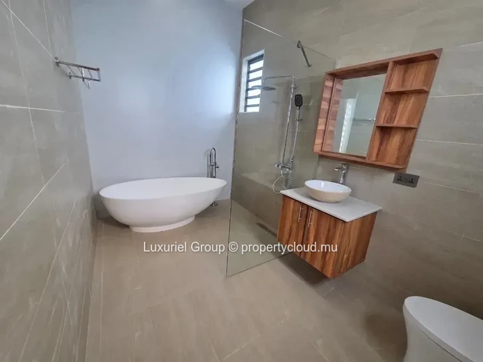 New Luxury Villa for Rent in Pereybere – Space, Comfort and Modern Living