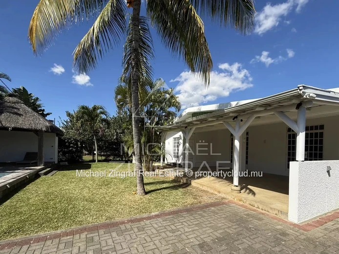 Maison familiale avec piscine à Pointe aux Canonniers