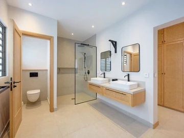 5 Bedroom Villa