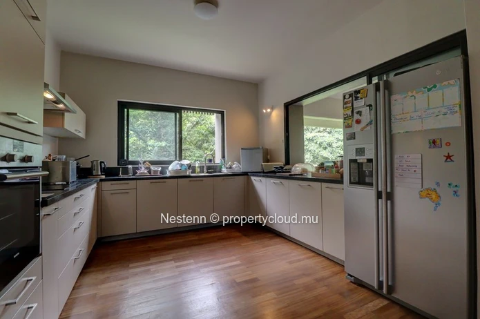 Spacious and bright duplex in a secure residence with river views