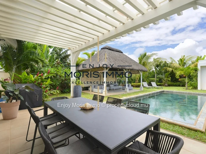 Contemporary villa for sale in Grand Baie – Mauritius – 3 suites + independent studio – Pool – Secured residence