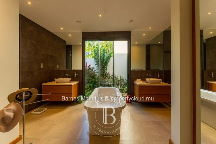 ANAHITA RESORT -  Villa contemporaine 5 chambres vue golf