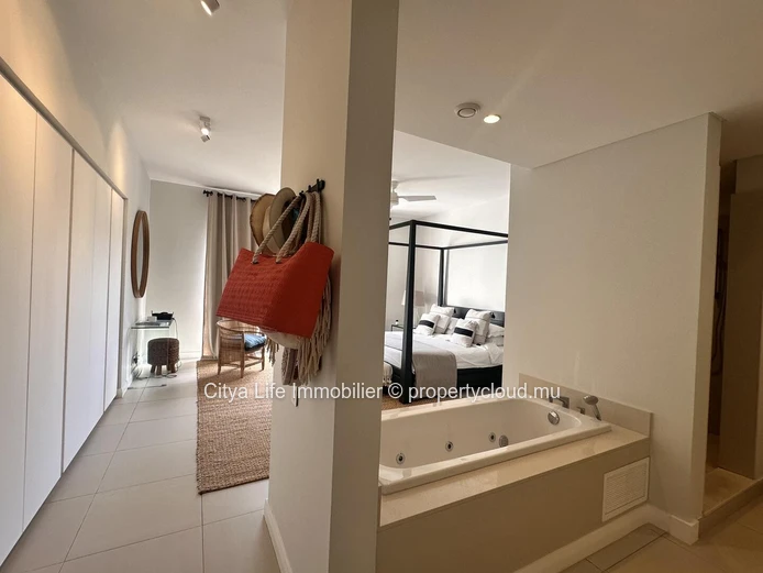 Penthouse PDS à vendre à Grand Baie, 401m², 3 chambres, piscine privée, Prix $.