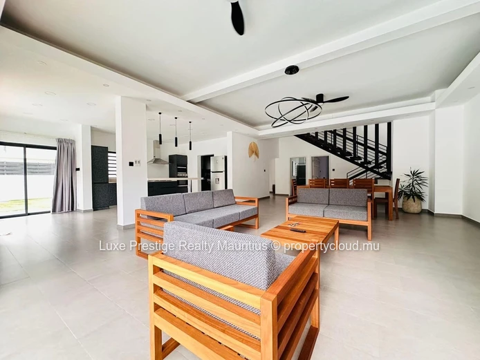 Long-Term Rental – Villa with Private Pool – Pereybère