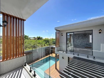 6 Bedroom House