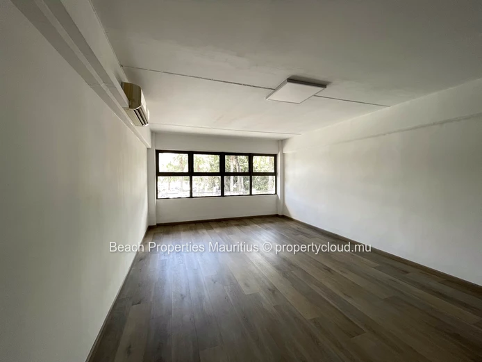 Prime 56 m² Open-Plan Office for Rent in West Coast Business Centre