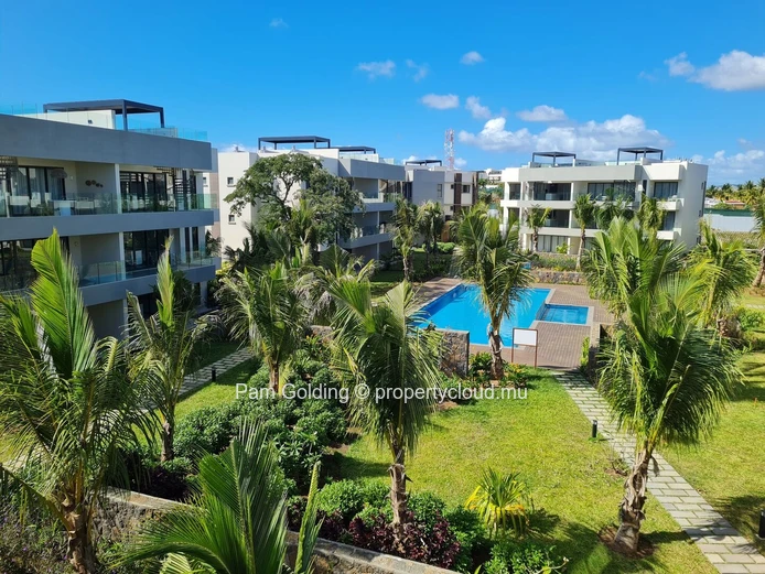 Élégant penthouse de 2 chambres avec terrasse rooftop privée et bassin de rafraîchissement | La Pointe Phase 2 | Poin...