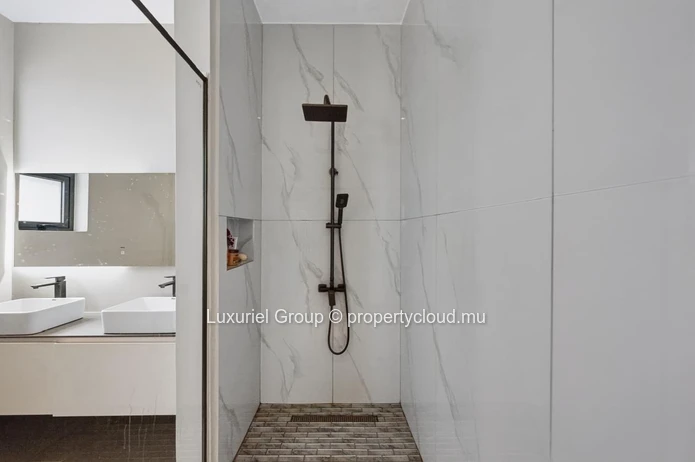 Appartement d’exception avec rooftop privé et piscine – Grand Baie