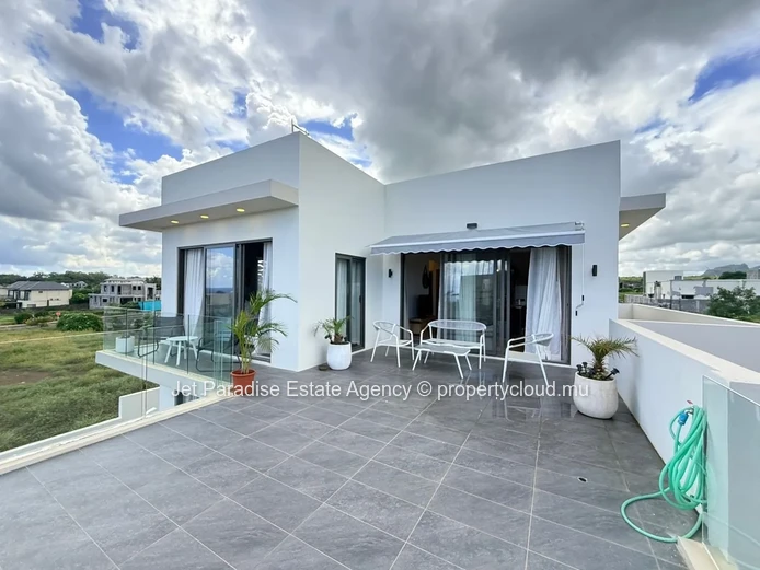 Villa moderne à deux étages dans une résidence sécurisée